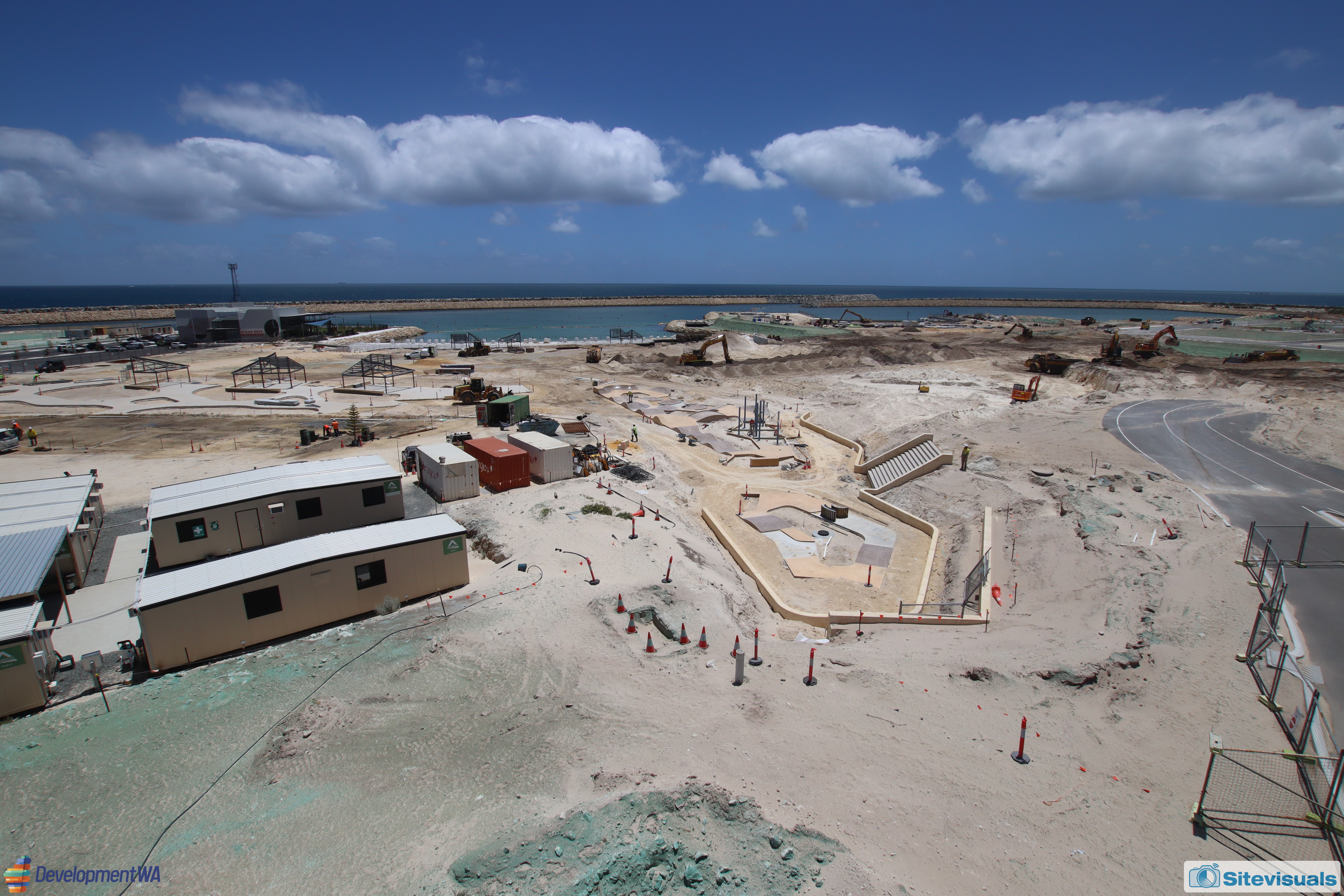 Ocean Reef Marina, Southern Breakwater, 17-Dec-2025 12:50 pm